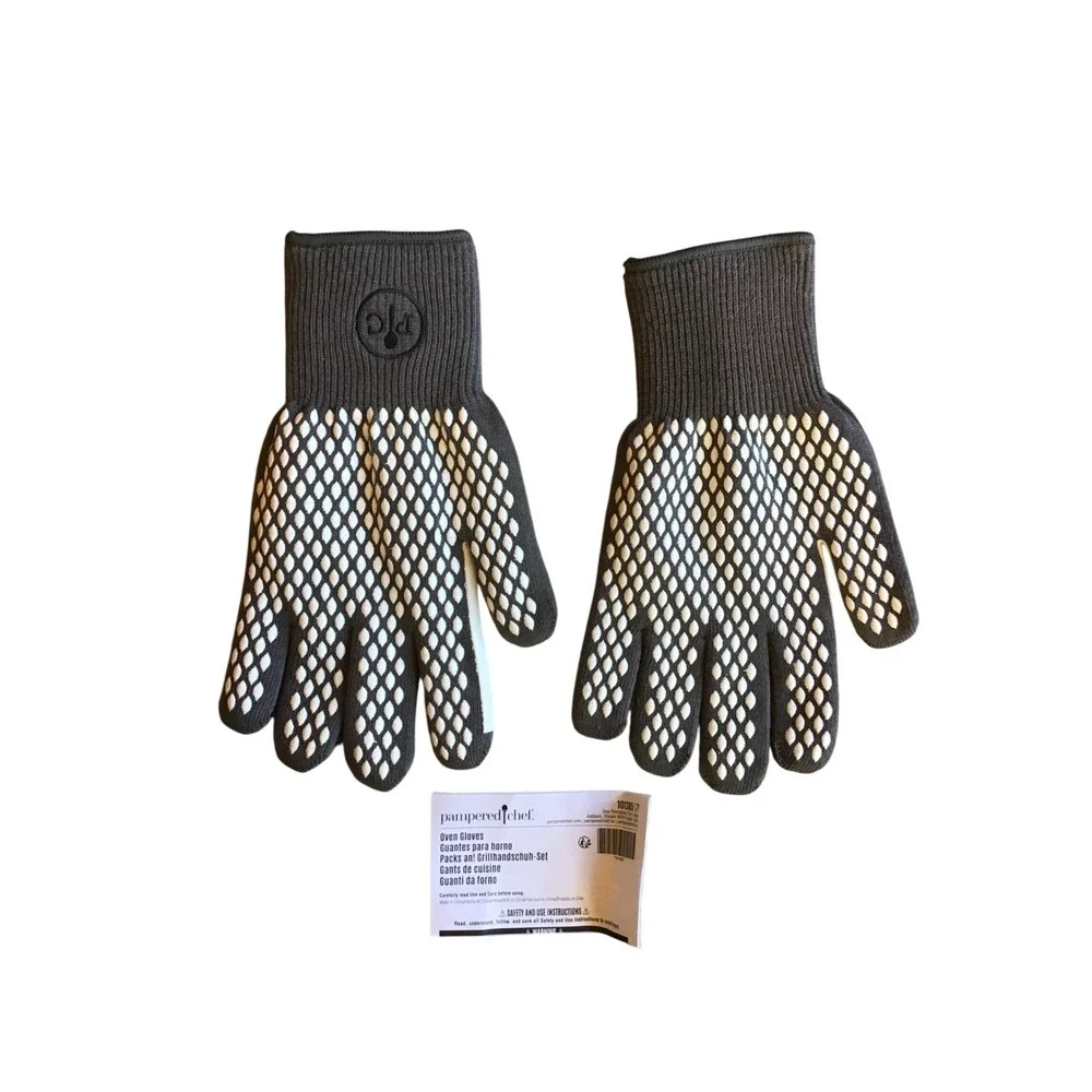Pampered Chef Oven Mitts Set Gray Silicone Honeycomb Heat Resistant Gloves NWT